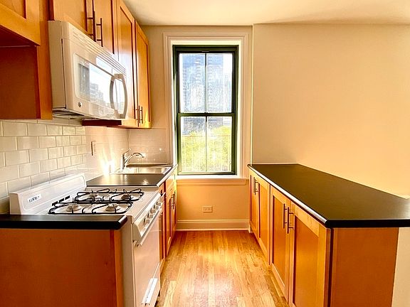 3rd image of 539 E 78th St APT 6C