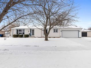 855 Greenfield Trl, Oshkosh, WI 54904