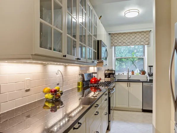 68-61 Yellowstone Boulevard image 1 of 9