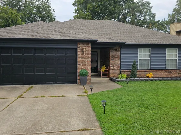 1304 S 33rd St, Broken Arrow, OK 74014