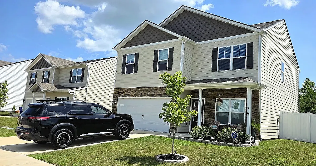 4 bed, 2000 sqft, $3,295 — Photo 4