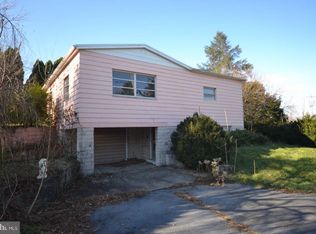 1812 Dawn Ln, Chambersburg, PA 17202
