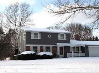 12 Holley Brook Dr, Penfield, NY 14526