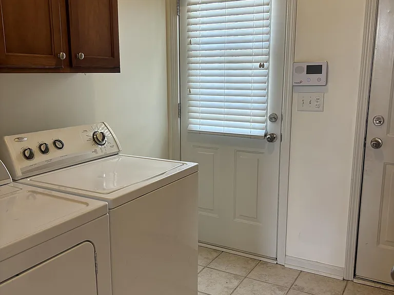 1371 Island Town Dr — Photo 5
