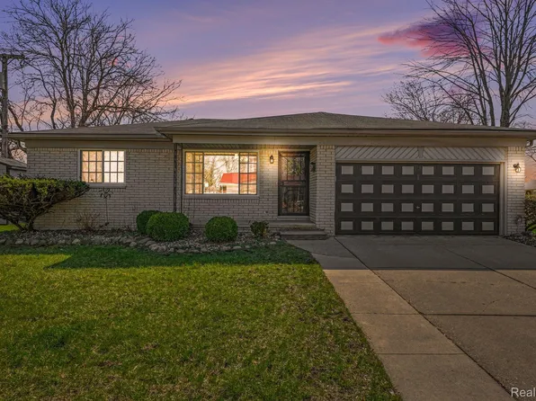 99 Inches St, Mount Clemens, MI 48043