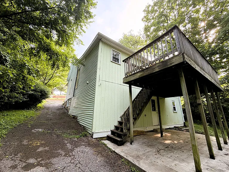 425 E Walnut St — Photo 15