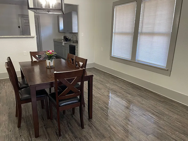 2722 Travis Ave — Photo 7