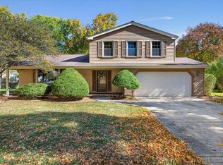 7 Pima Ct, Naperville, IL 60563