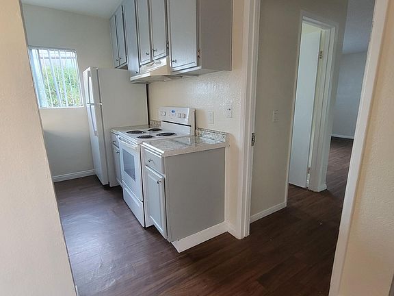 4th image of 4074 Marlborough Ave #10