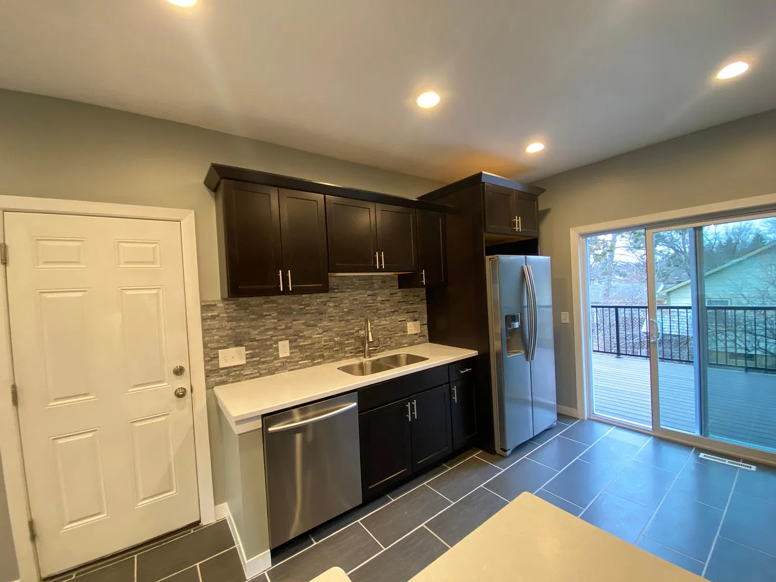 5 bed, 2800 sqft, $3,100 — Photo 2