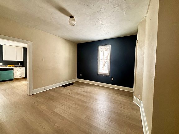 5th image of 726 Stanton St