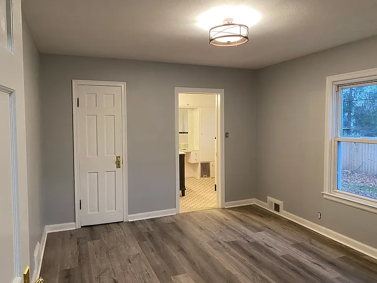 305 Radcliffe Rd — Photo 5