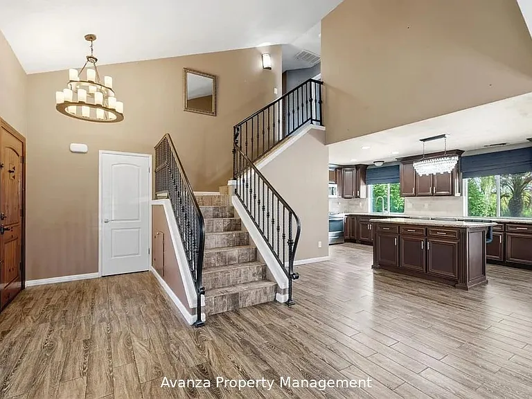 8735 N Cedar Ave — Photo 4