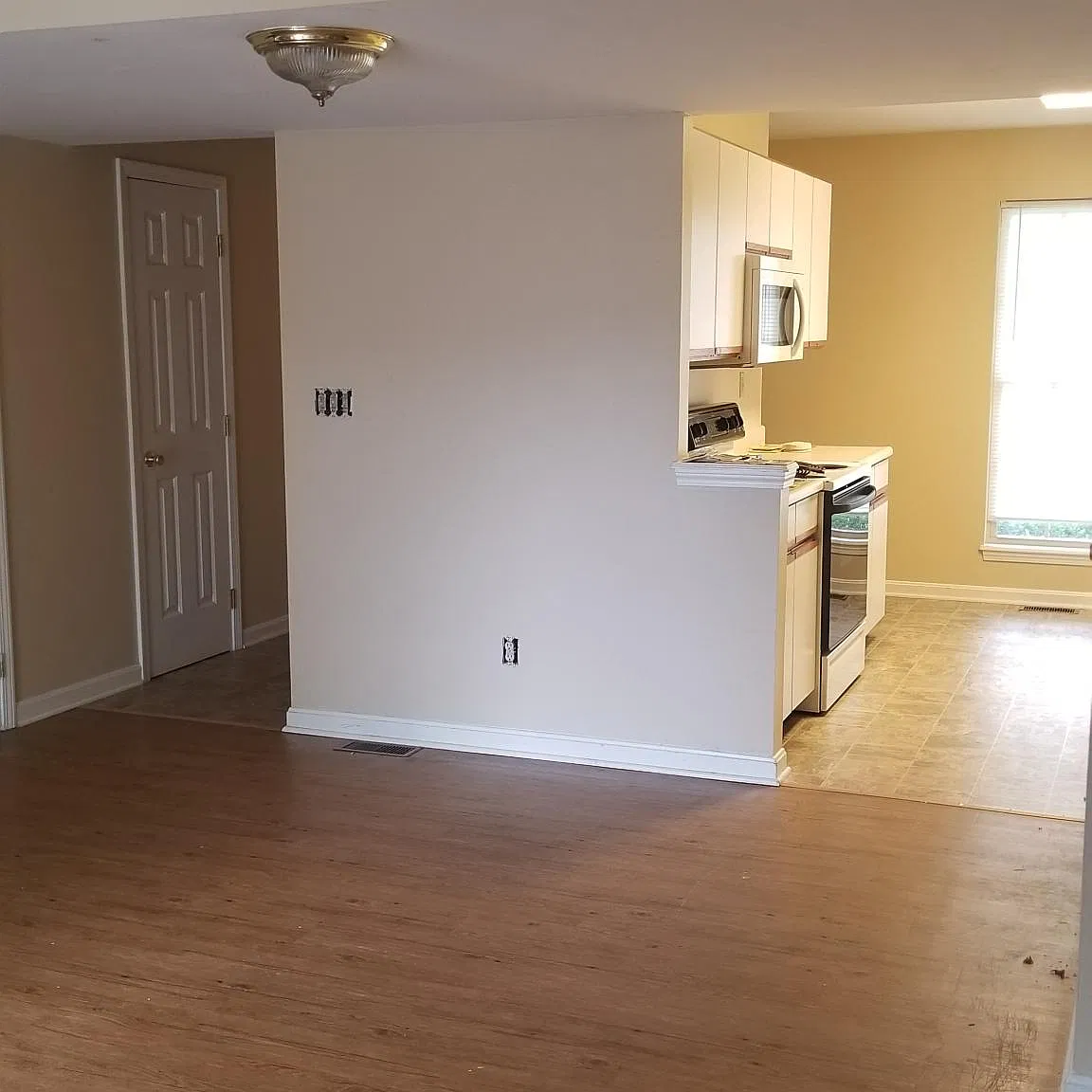 3 bed, 1.5 bath, 1100 sqft, $1,325 — Photo 4