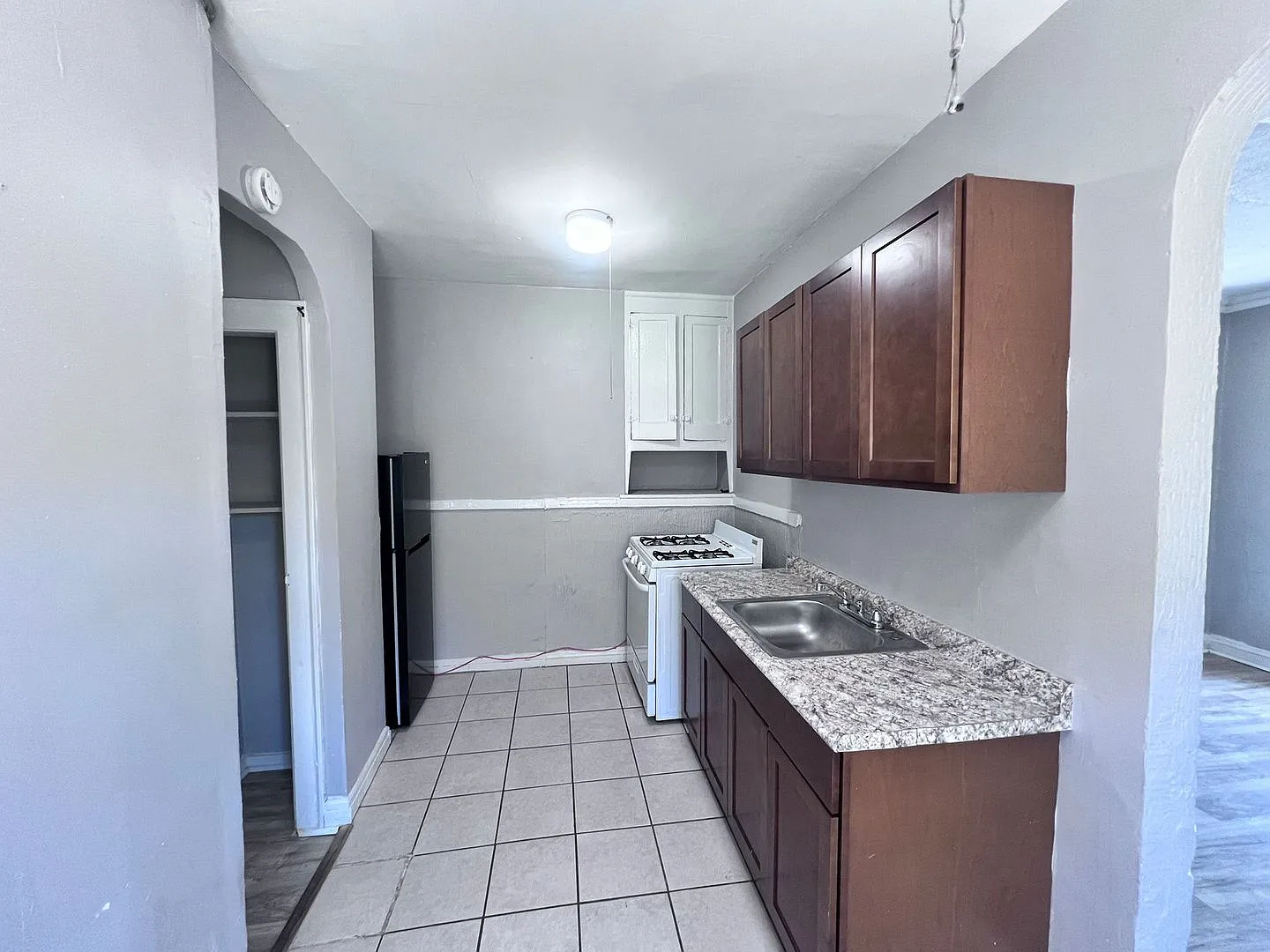 Spacious Apartment for Rent 848 Linn Drive, Cleveland, OH 44108 — Photo 3