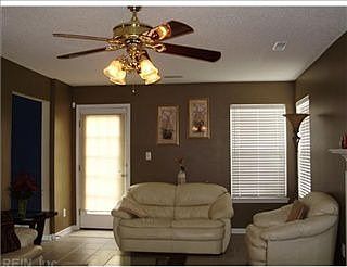 3rd image of 916 Andover Ct