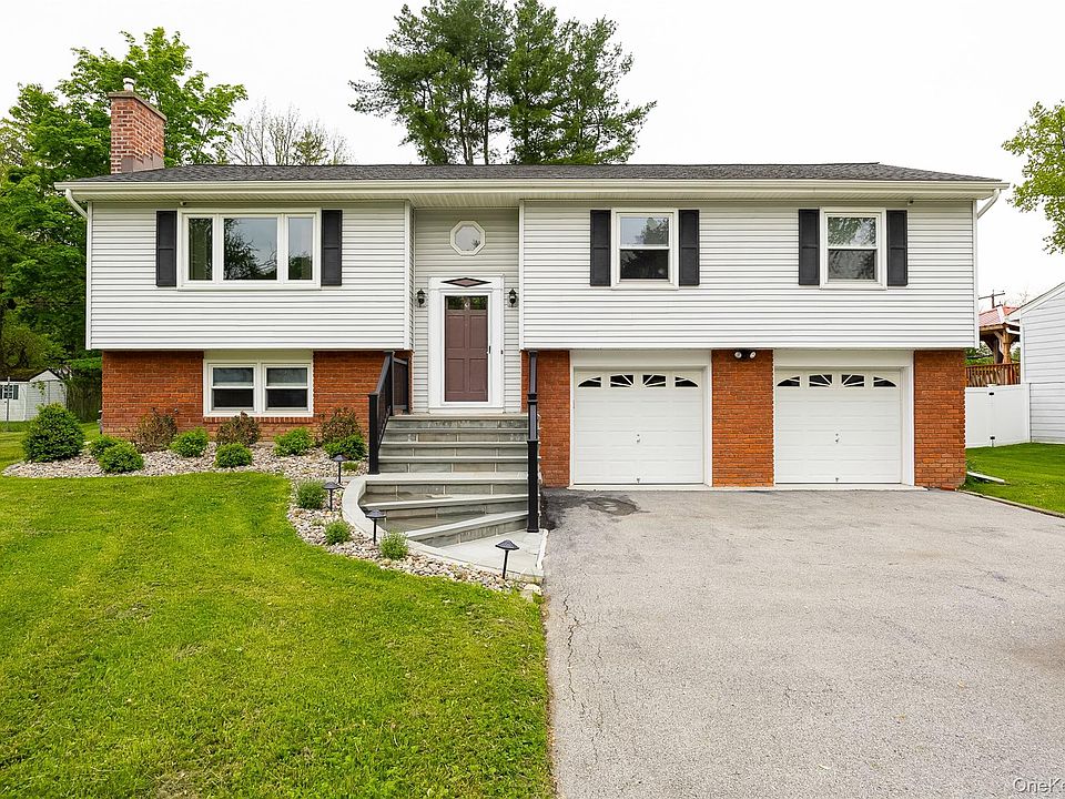 1st image of 51 Carriage Hill Lane