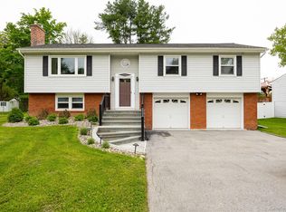 51 Carriage Hill Lane, Poughkeepsie, NY 12603
