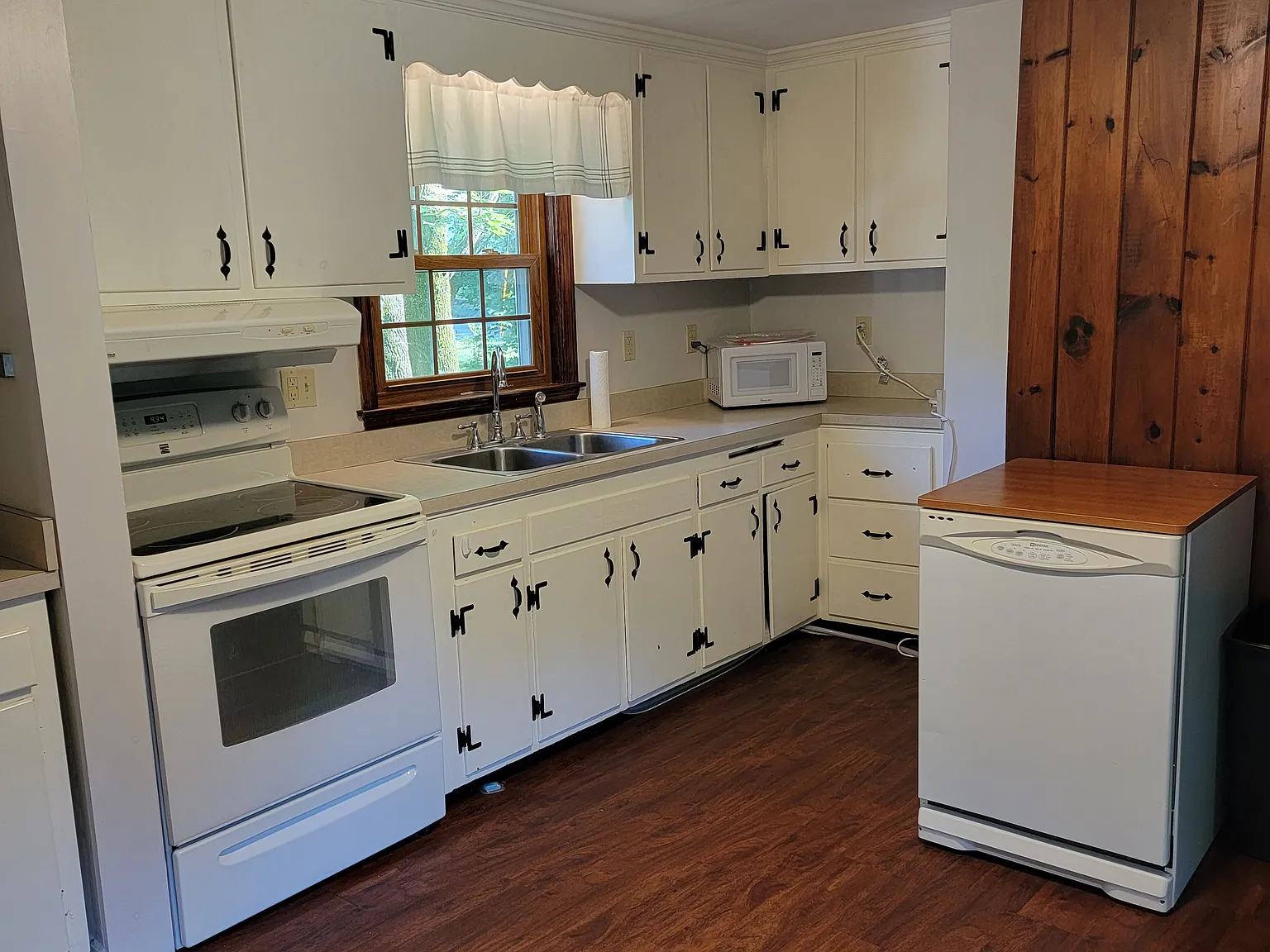 4 bed, 1448 sqft, $3,200 — Photo 3