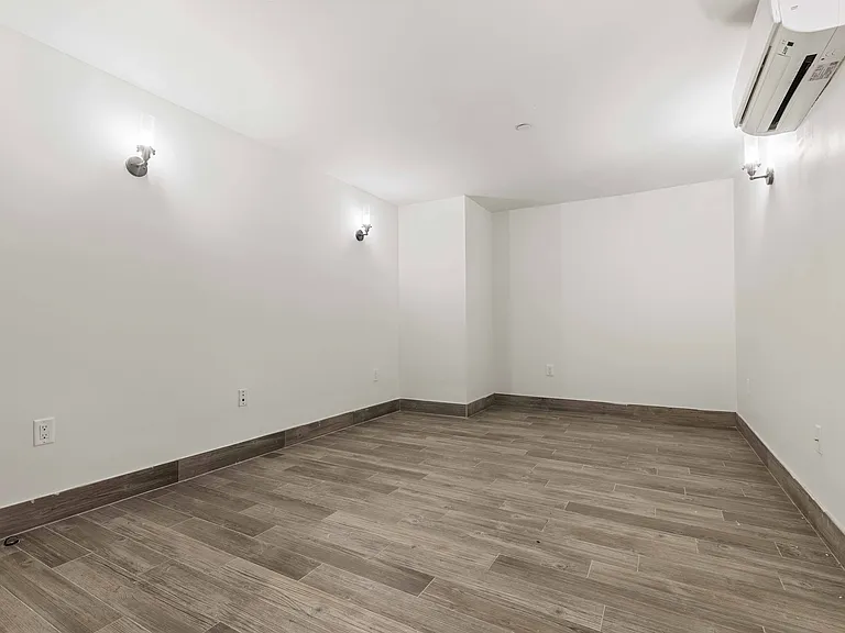 23 Menahan St #1E — Photo 6