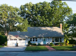 68 Park Forest Rd, Cranston, RI 02920