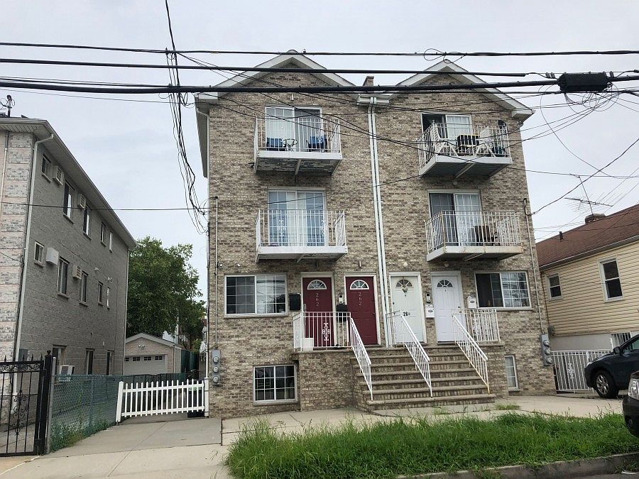 1st image of 262 Davis Ave