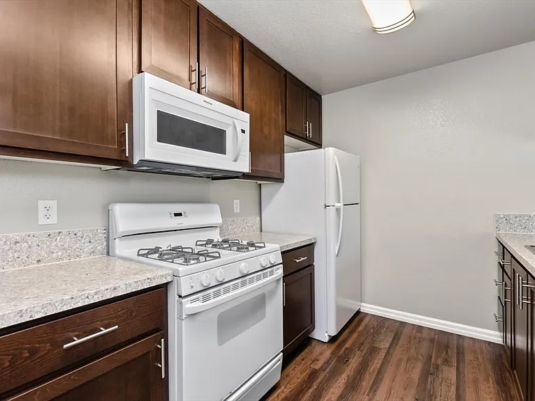 Heather Downs Apartments — Photo 31