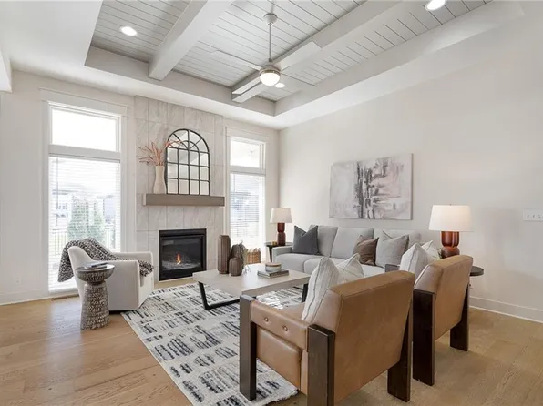 16203 W 165th St, Olathe, KS 66062