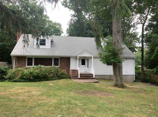 17 Highland Down, Shoreham, NY 11786