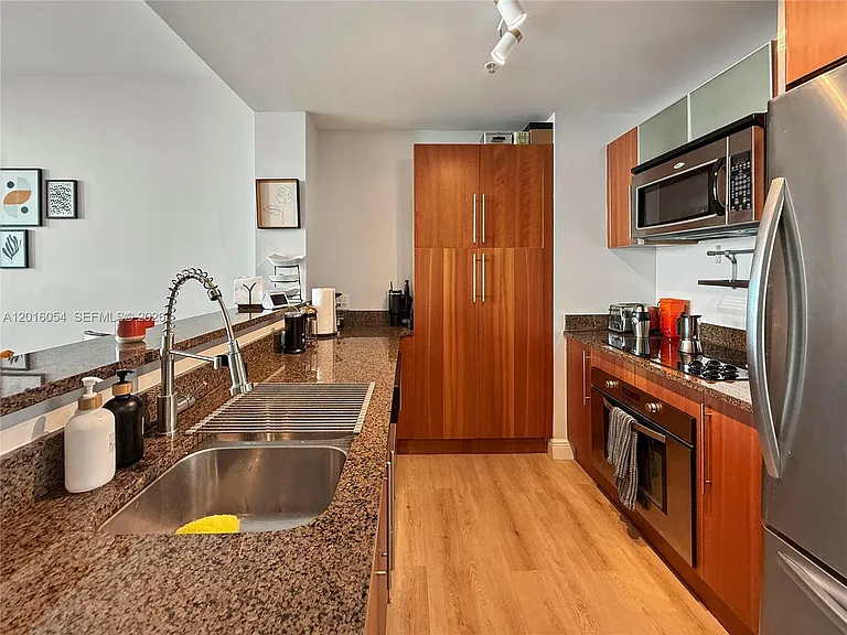 300 S Biscayne Blvd #T-1705 — Photo 9