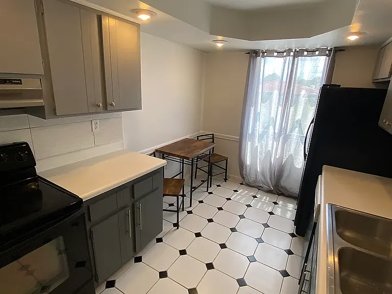7601 Byron Ave — Photo 6