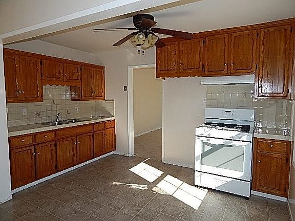 3rd image of 5858 Schuyler St
