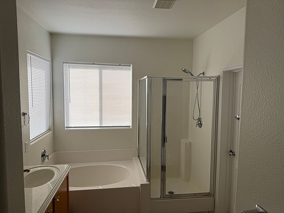 4th image of 682 Baffin Island Rd