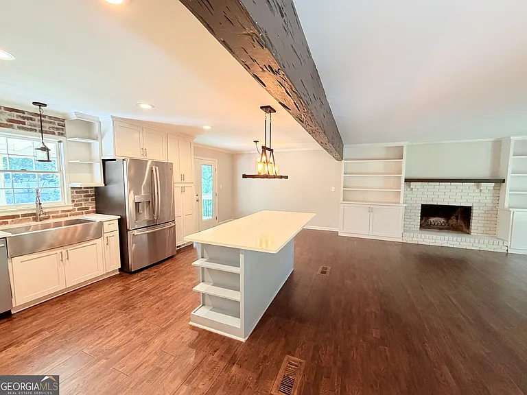 295 Redwood Dr SW — Photo 4