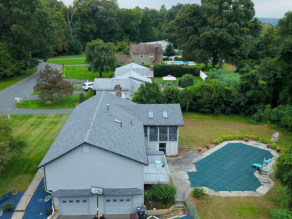 2nd image of 20 Leaview Dr