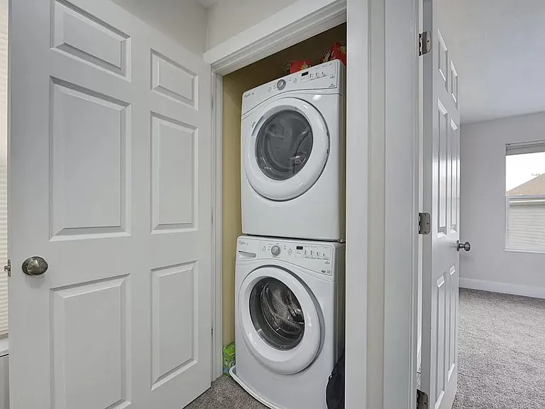 722 Starkweather Ave — Photo 9