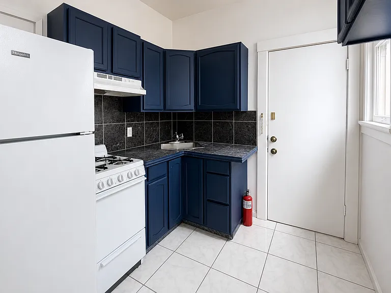 812 Taraval St #C — Photo 8