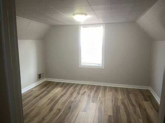 3rd image of 3918 Evergreen St