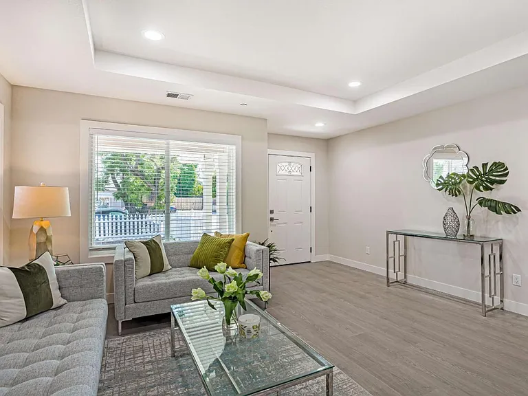 489 Clifton Ave — Photo 8
