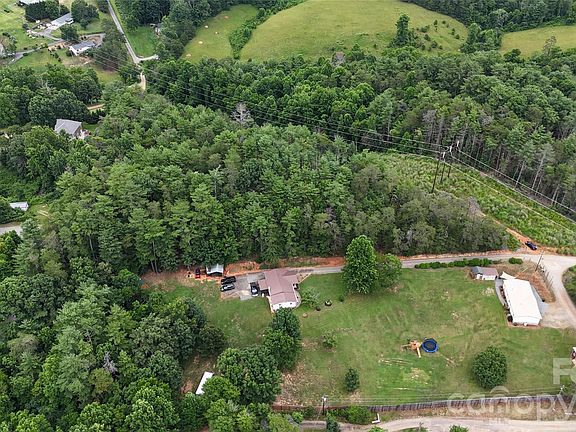 3rd image of 81 Pine Mount Rd