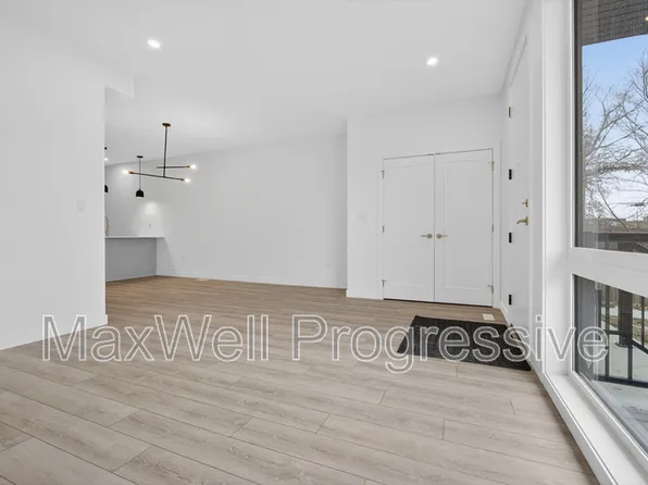 10425 70th Ave NW, Edmonton, AB