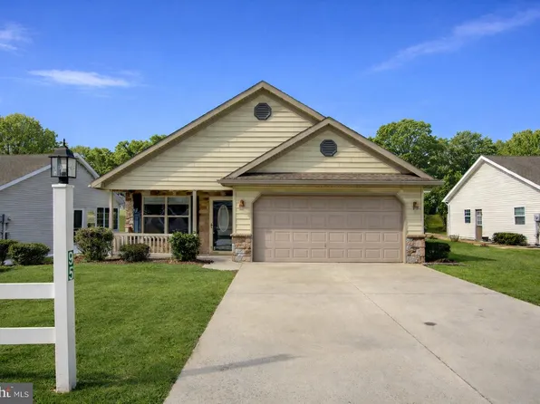 95 Lantern Ln, Shippensburg, PA 17257