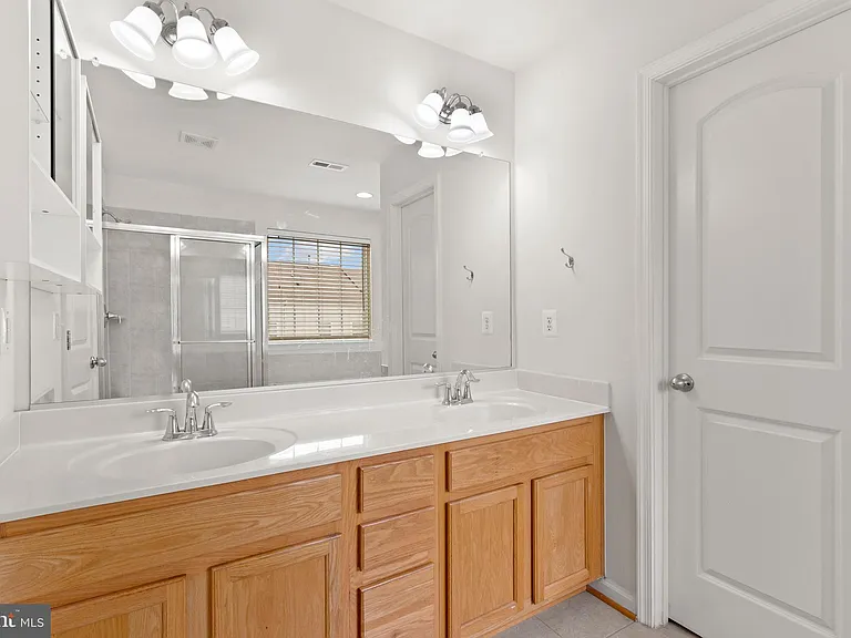 22667 Flowing Spring Sq — Photo 26