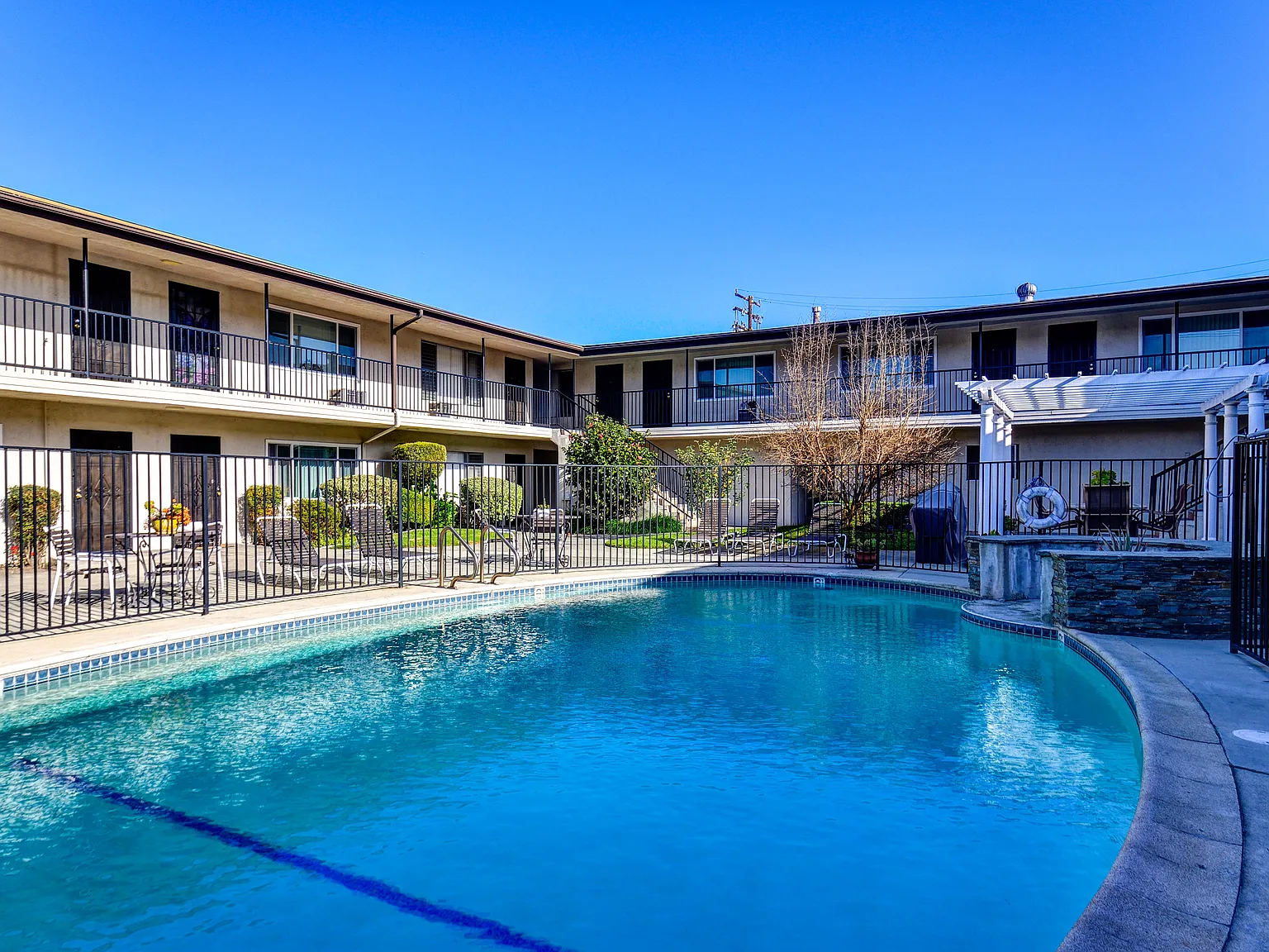 Chanteclaire Apartments — Photo 3