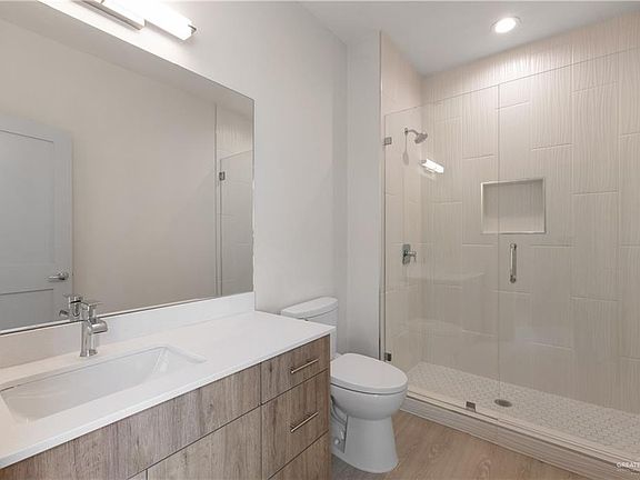 5th image of 810 N Clarence Ave #2
