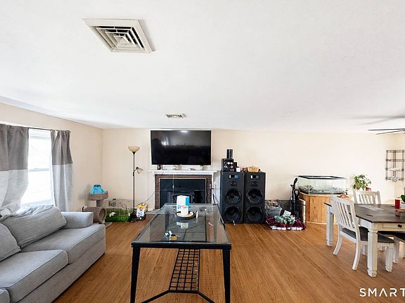 4th image of 271 Meadowview Drive