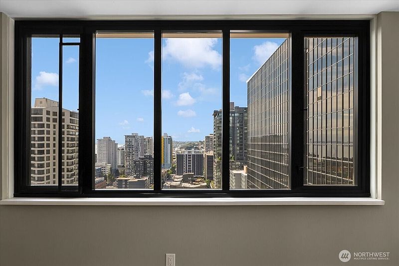 2nd image of 2100 3rd Avenue #2104