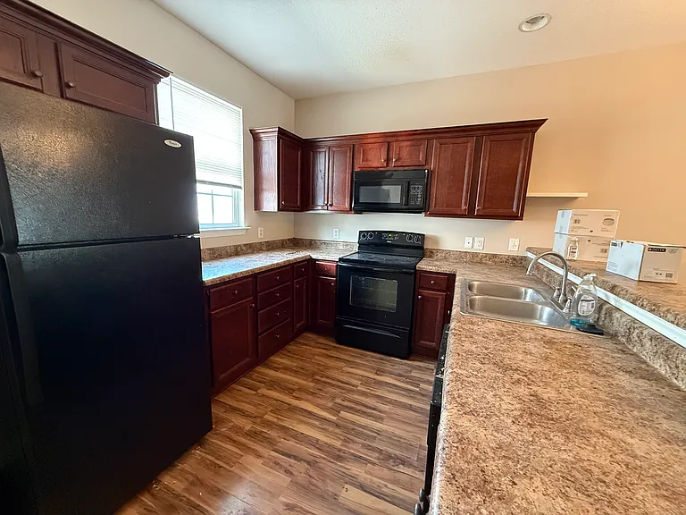 702 Tattnall Dr — Photo 4