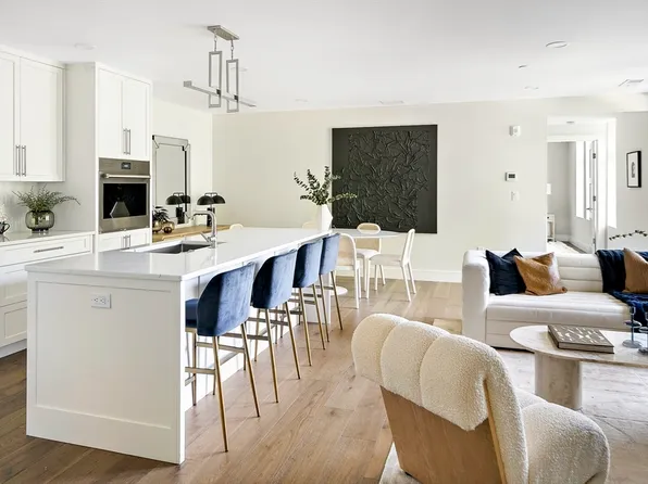 20 Kinmonth Rd #202, Waban, MA 02468