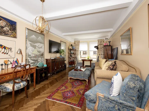 575 Park Avenue image 1 of 4